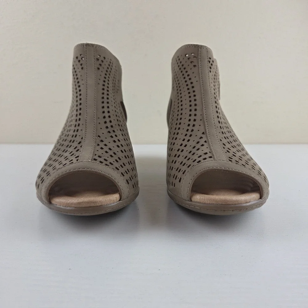 Earth Keri Sandals Shoes Womens Taupe Perforated Block Heel Leather Zip Up 8.5 D